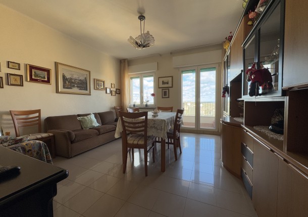 ZONA CENTRO - APPARTAMENTO DI  75 MQ + RIPOSTIGLIO